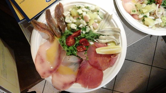 PIZZA SALAME PICCANTE D'ASPORTO - Picture of Pizzeria Napoletana, Lanzarote  - Tripadvisor