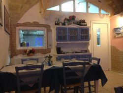 Taverna Myrtos, Brindisi