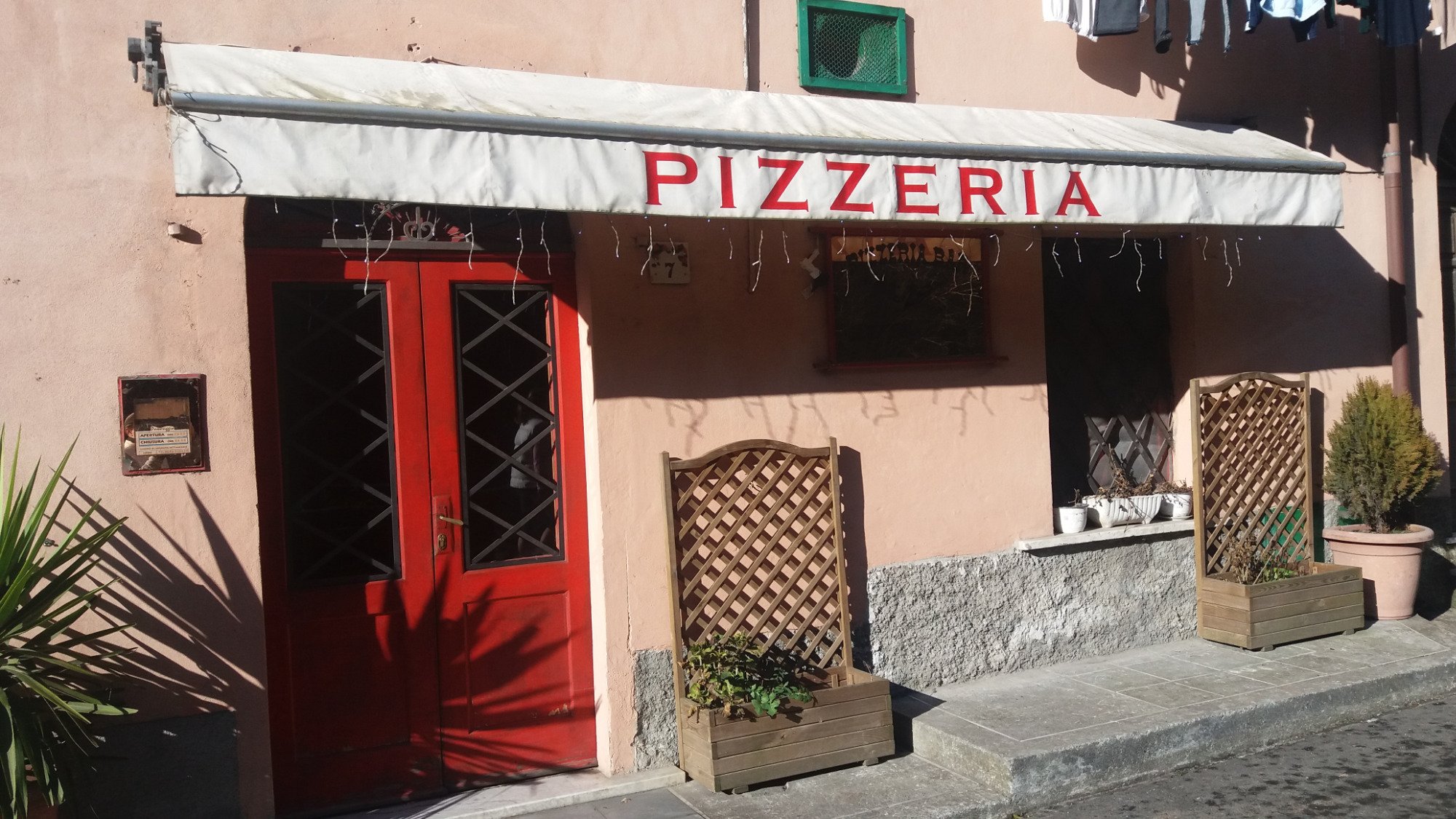 Pizzeria Del Contrario Di Tonarelli Norberto, Massa