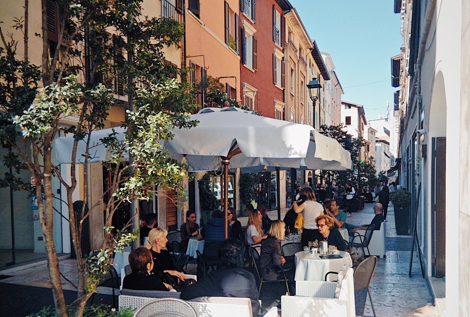 Bar Palestro, Brescia