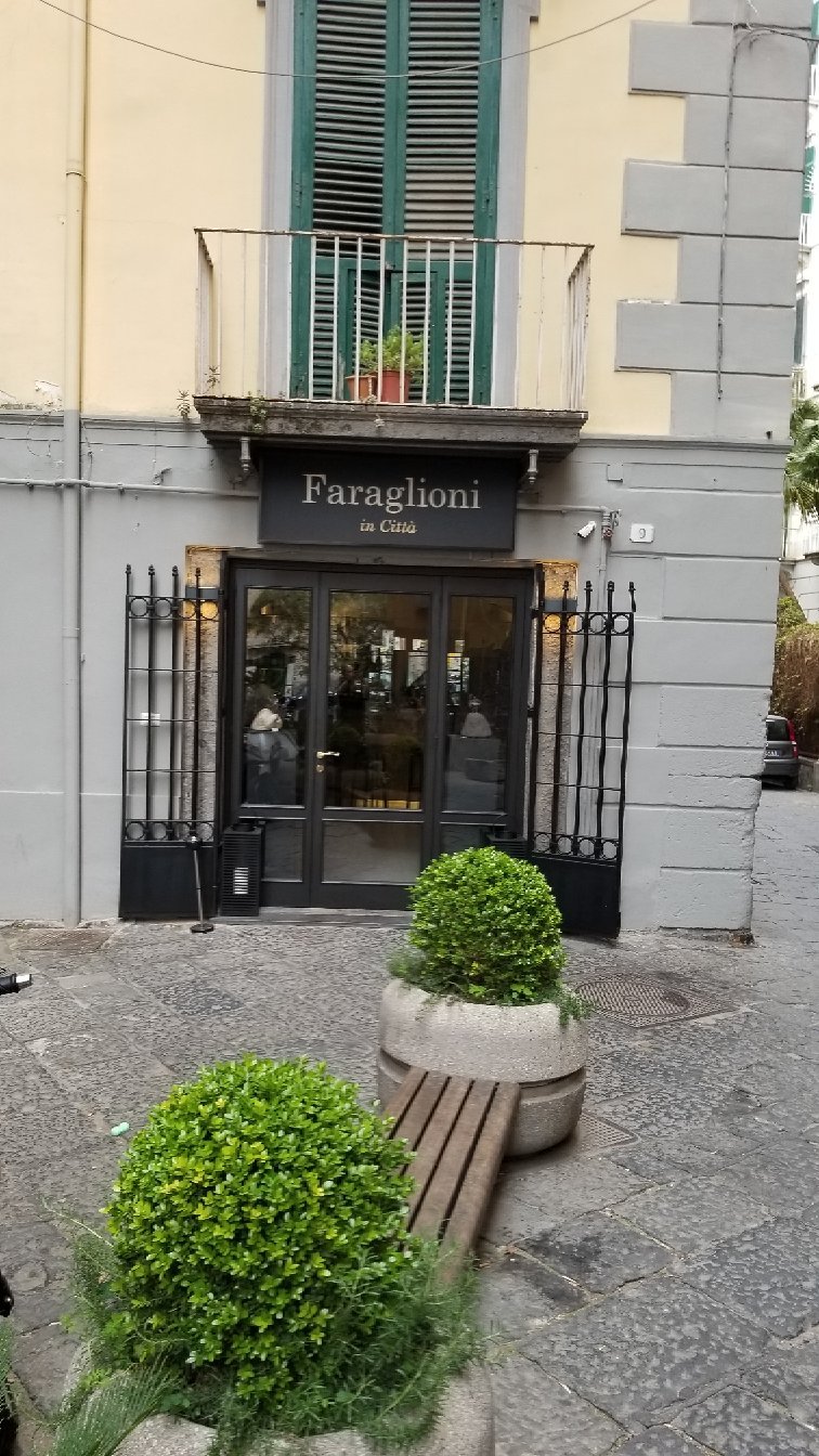 Faraglioni In Città, Napoli