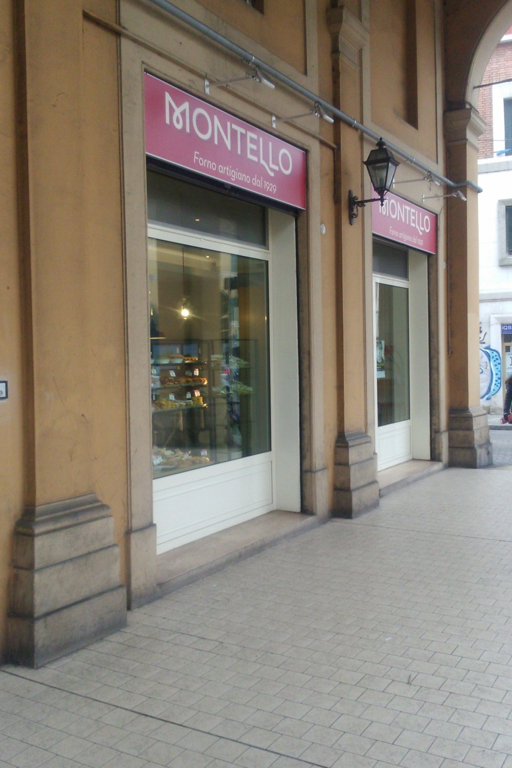 Forno Montello, Bologna