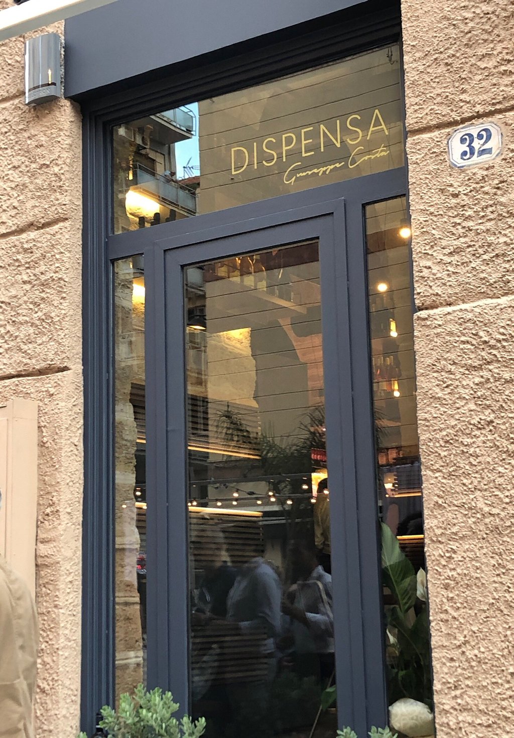 Dispensa, Palermo