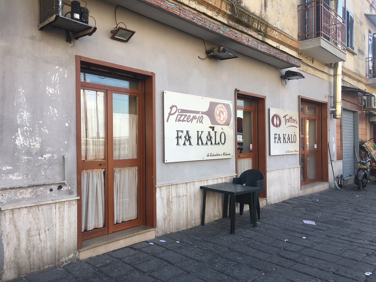 Trattoria Pizzeria Fa Caló Napoli, Napoli