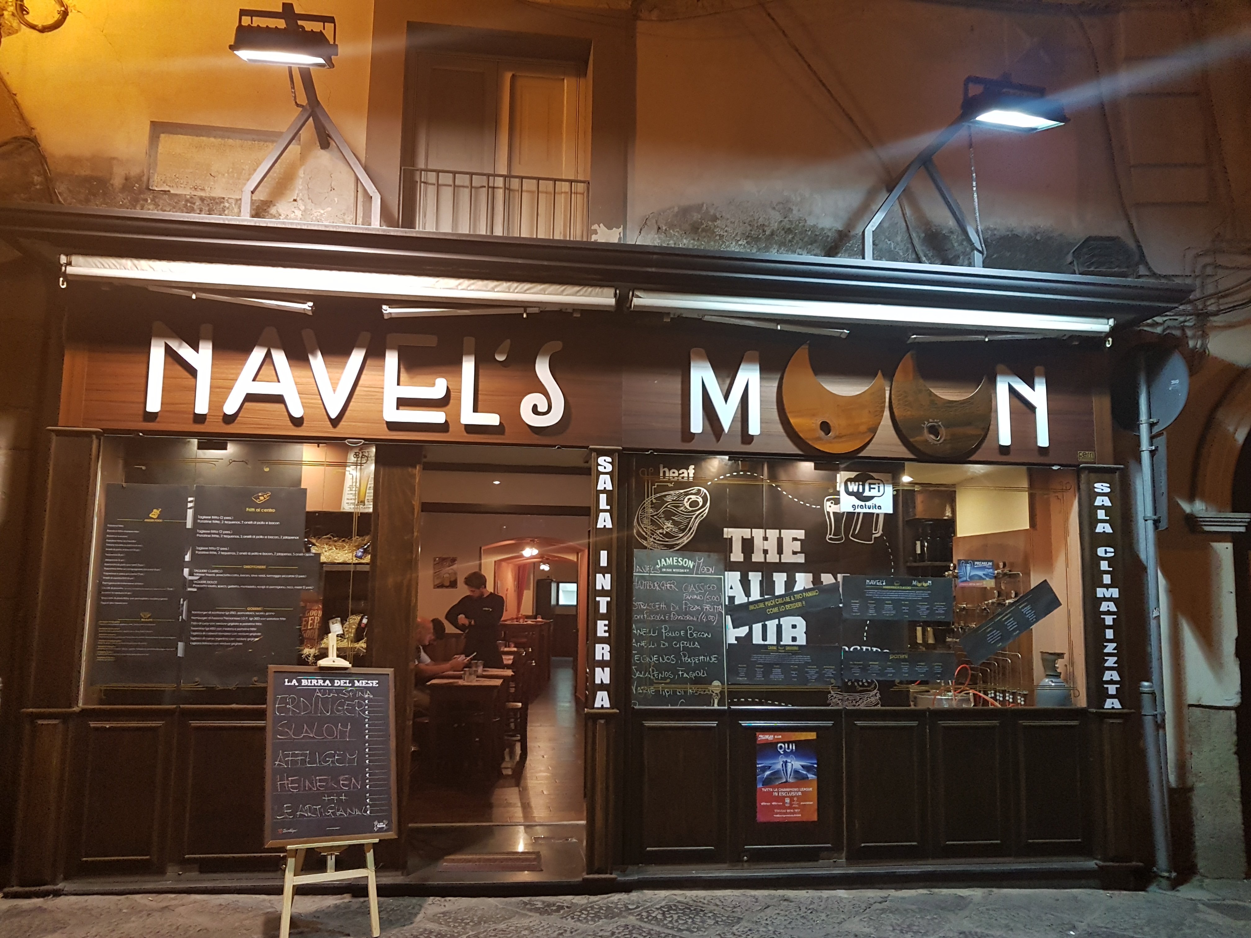 Navel's Moon, Aversa