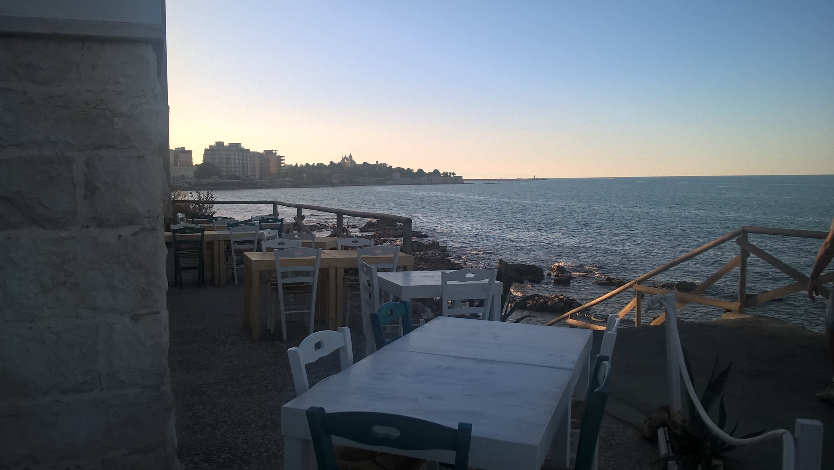 Il Garbino / Junipero Bar, Trani