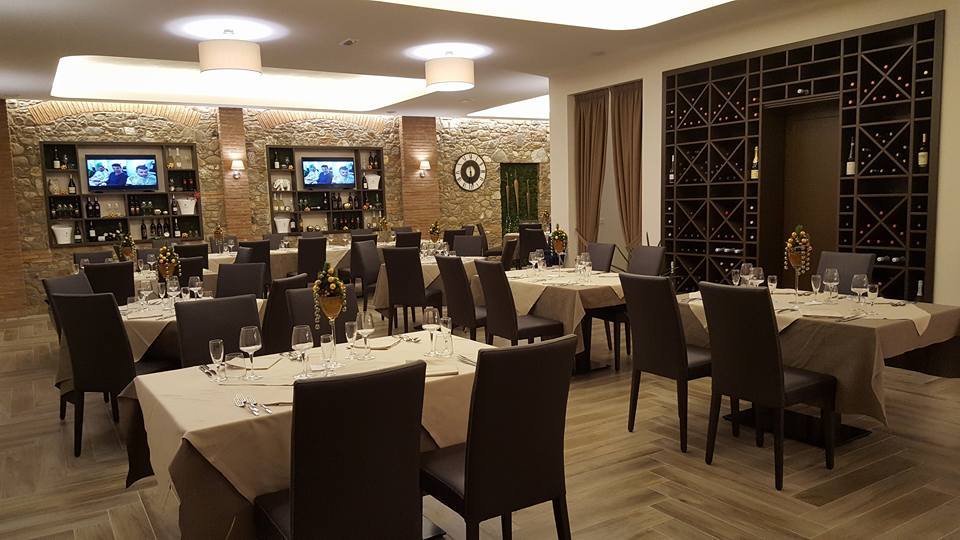 747 - Ristorante/braceria/pizzeria/discoteca, Lamezia Terme