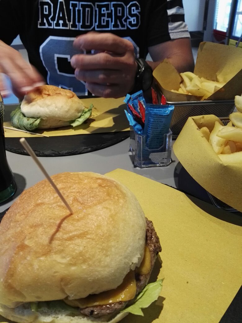 Snoopy - Caffetteria Burger & Chips, Rozzano