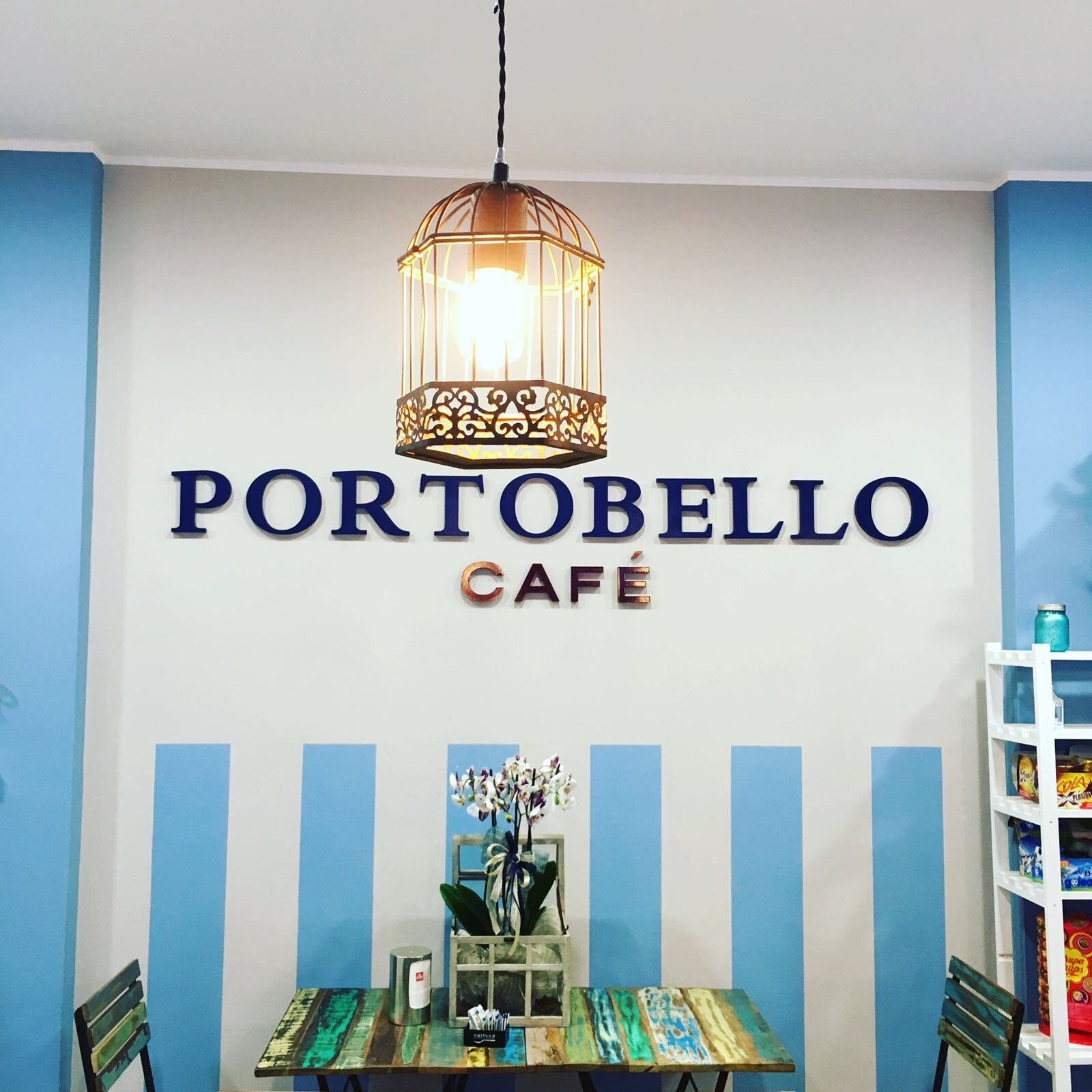 Portobello Cafe', Promano