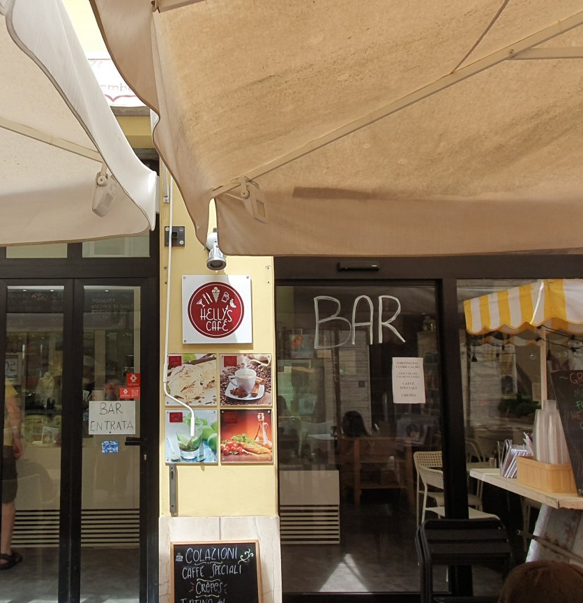 Helly's Café, Vignola