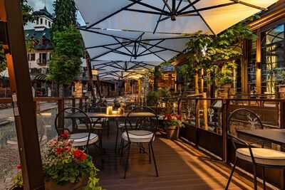 White Restaurant & Bar