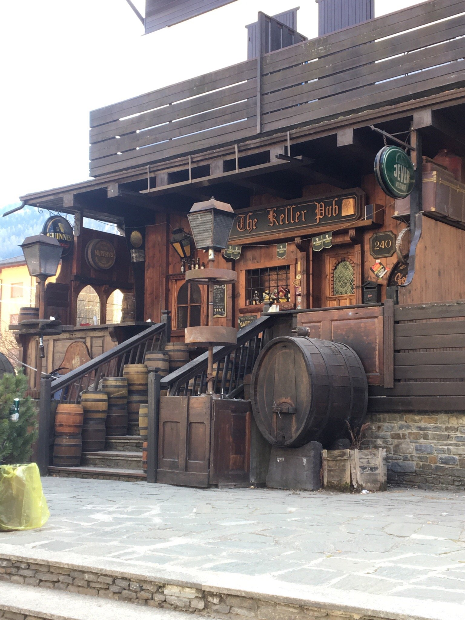 The Keller Pub, Aprica