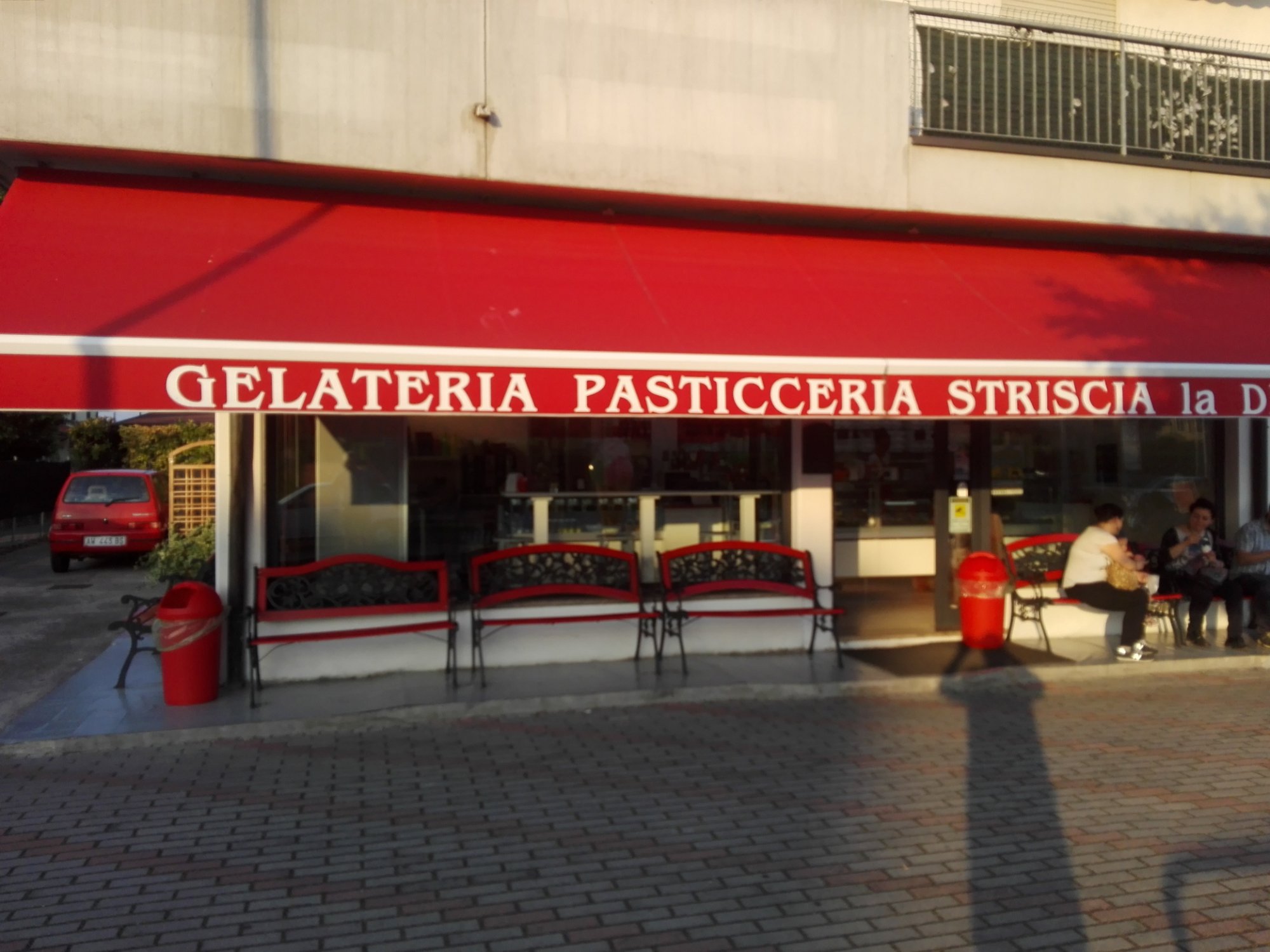 Striscia La Delizia - Gelateria Pasticceria, Casalserugo