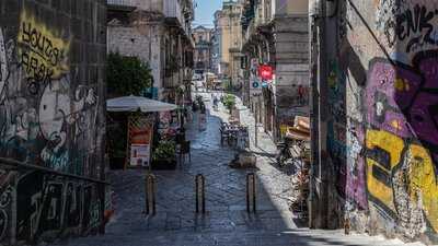 Seven's Corner, Napoli