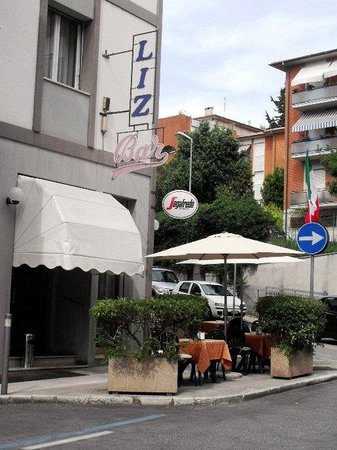 Liz Bar, Ancona