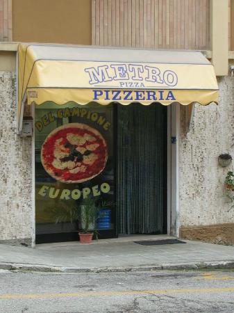 Metro Pizza, Ancona