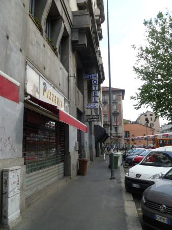 Queen Bar, Milano
