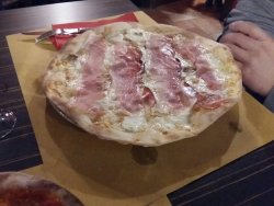La Grotta Rossa Pizzeria Pub, Montefalco