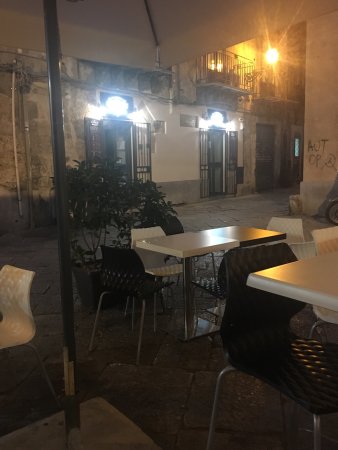 Monteleone Pub, Palermo
