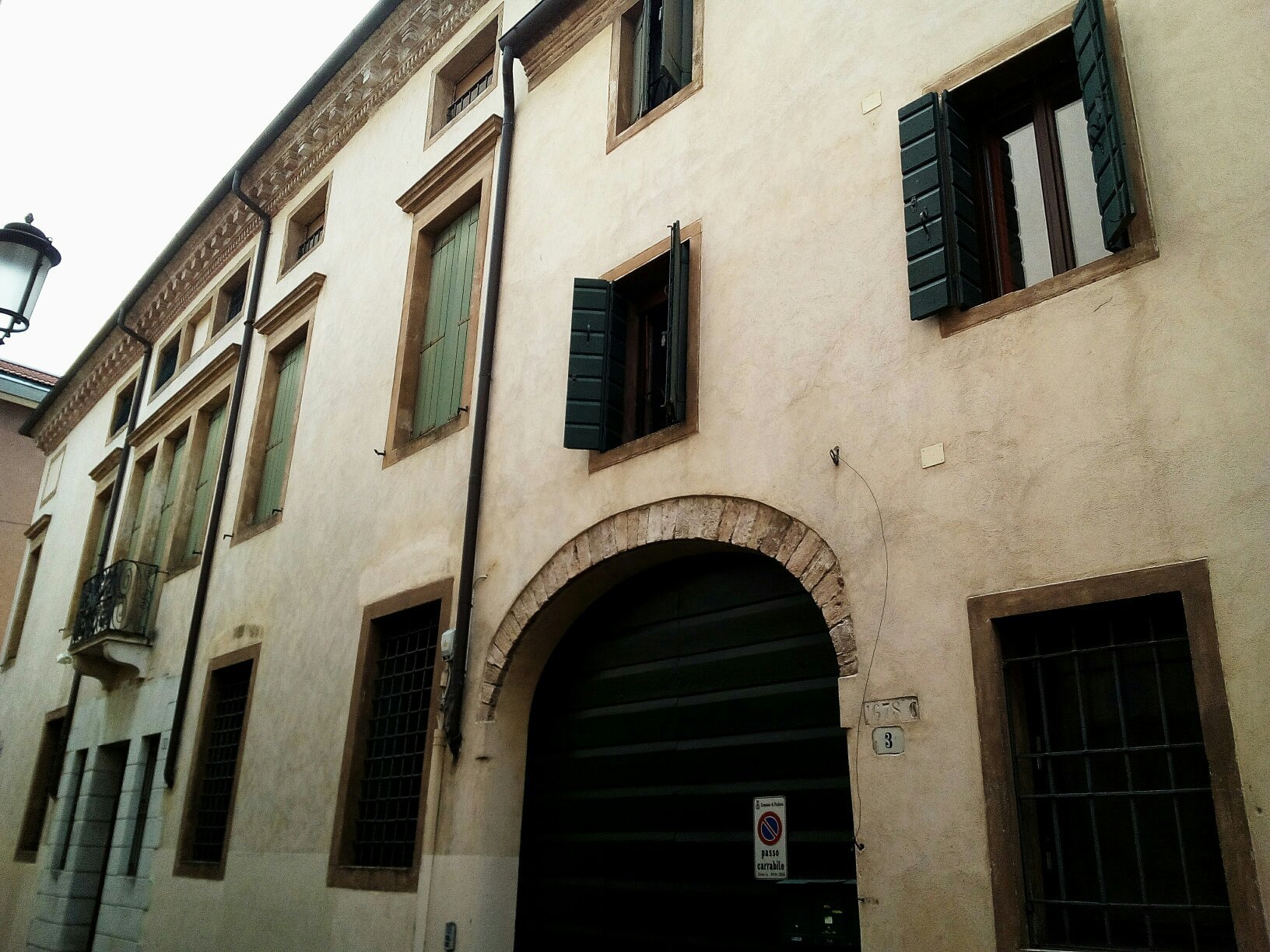 Palazzo Degli Azzoni Avogadro