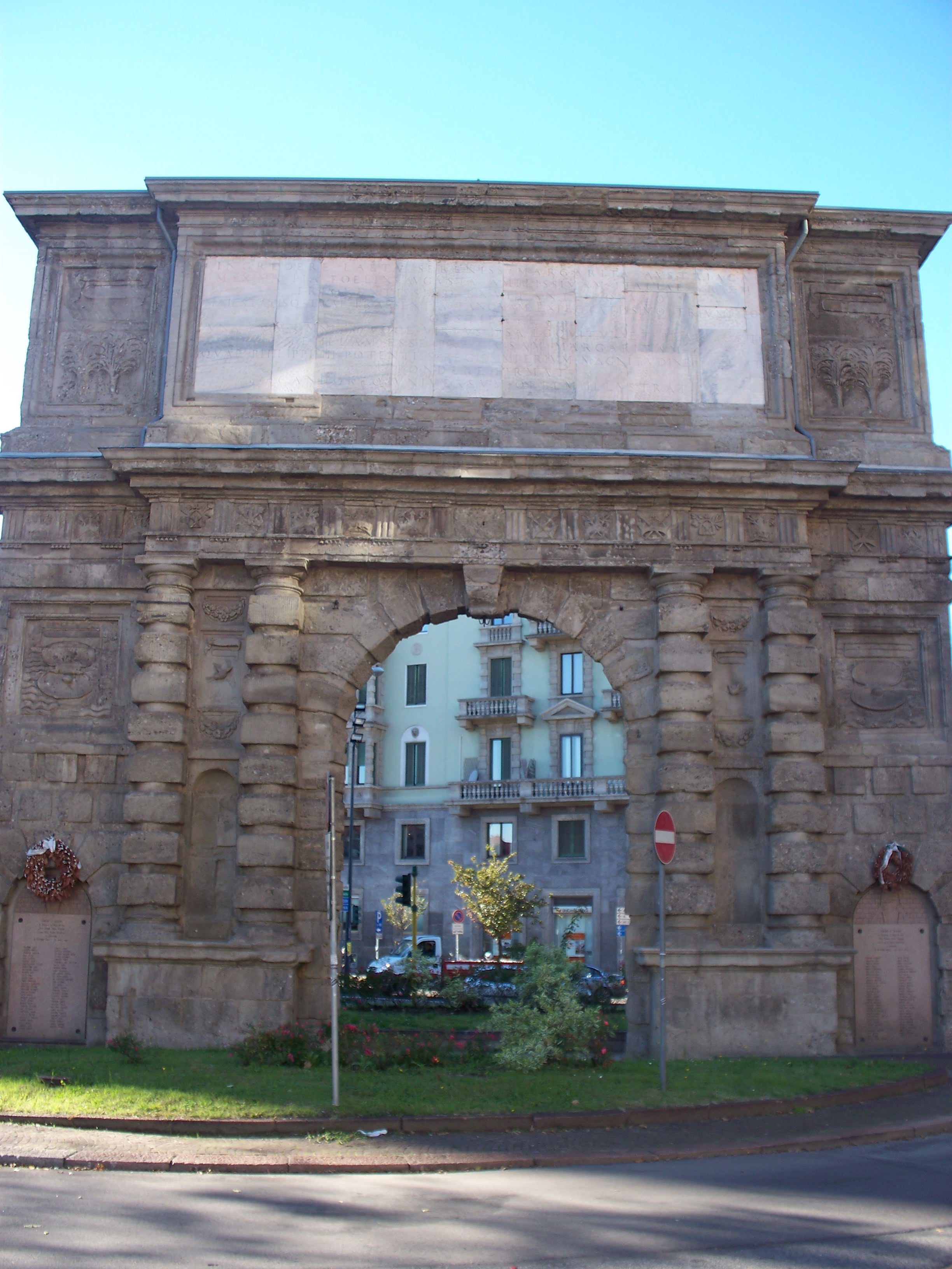 Arco di Porta Romana