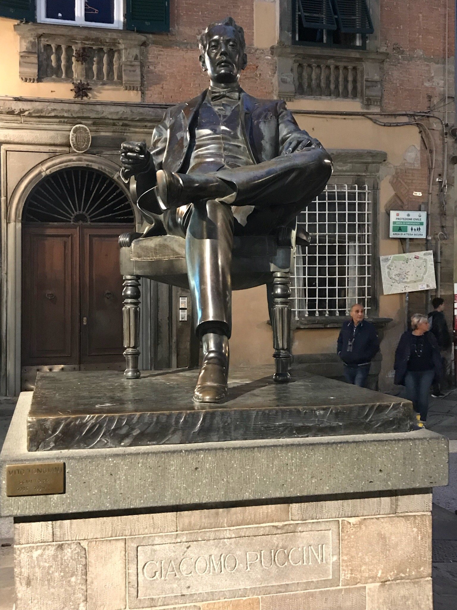 Statua di Giacomo Puccini