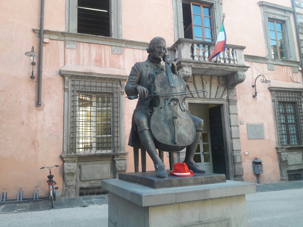 Monumento a Luigi Boccherini