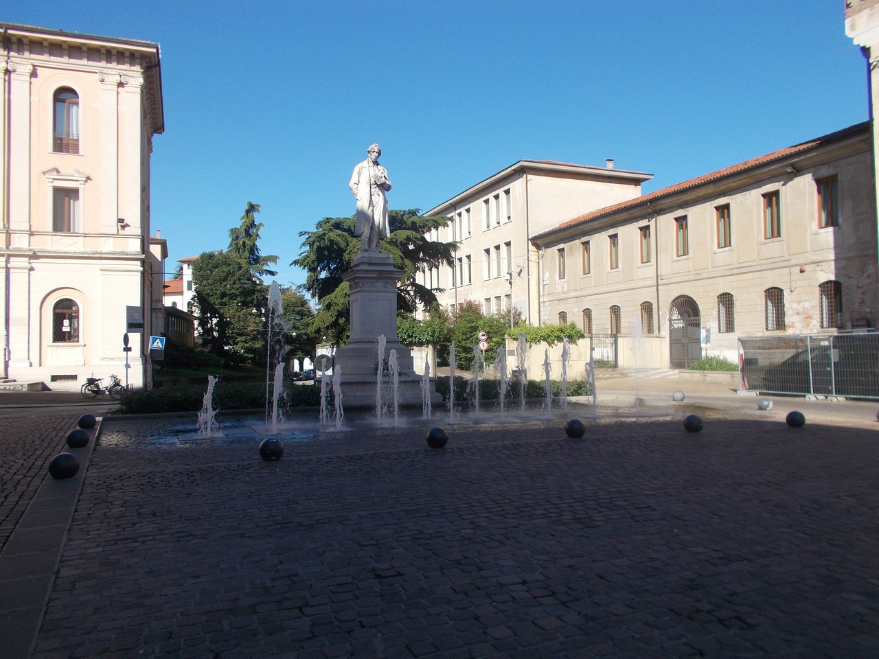 Monumento a Giacomo Zanella