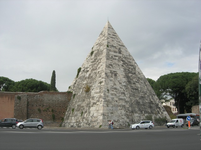 Piramide Cestia