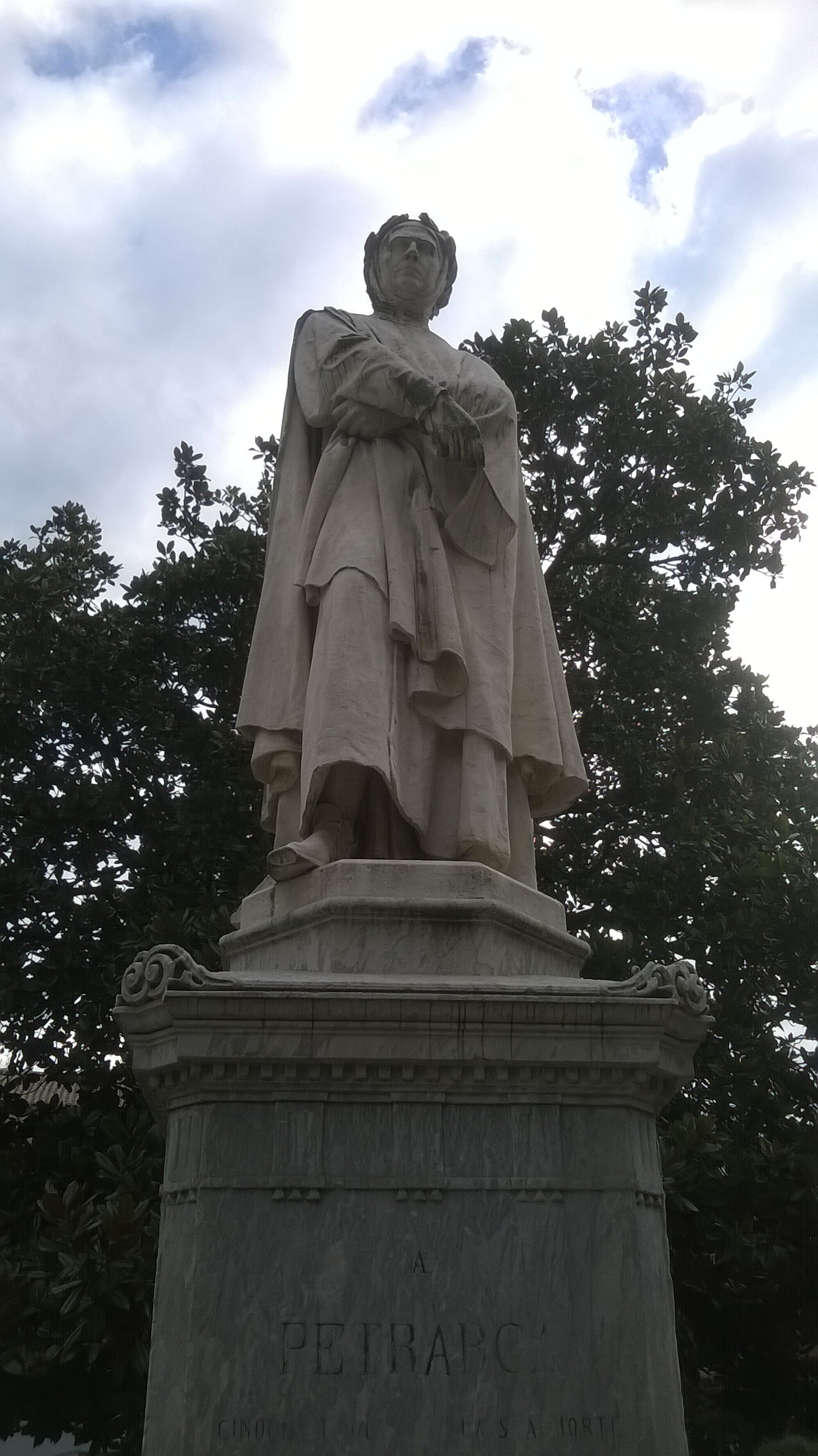 Monumento a Francesco Petrarca