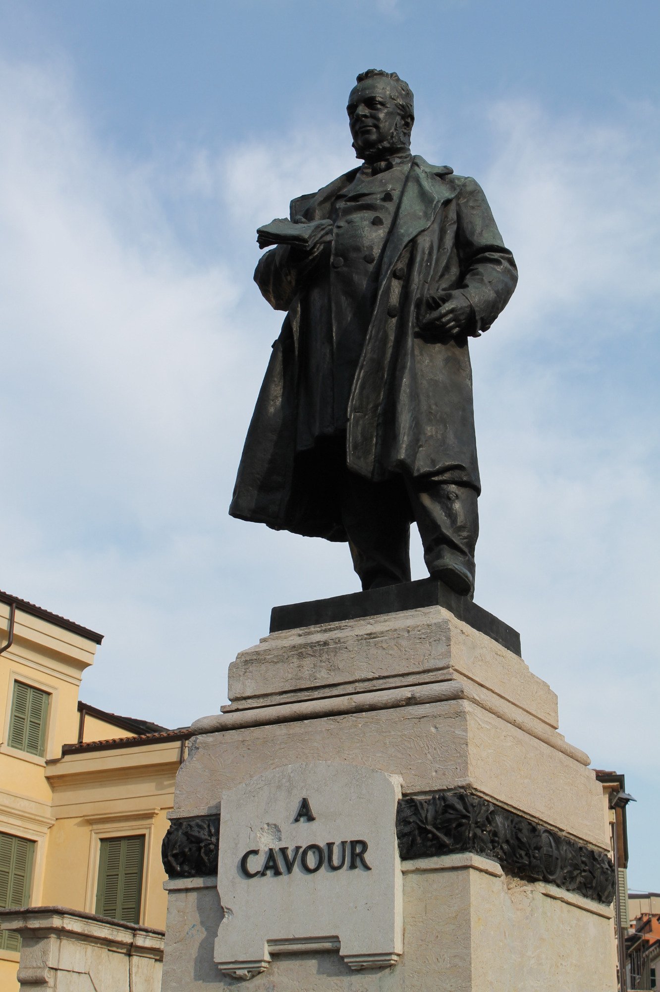 Statua di Cavour