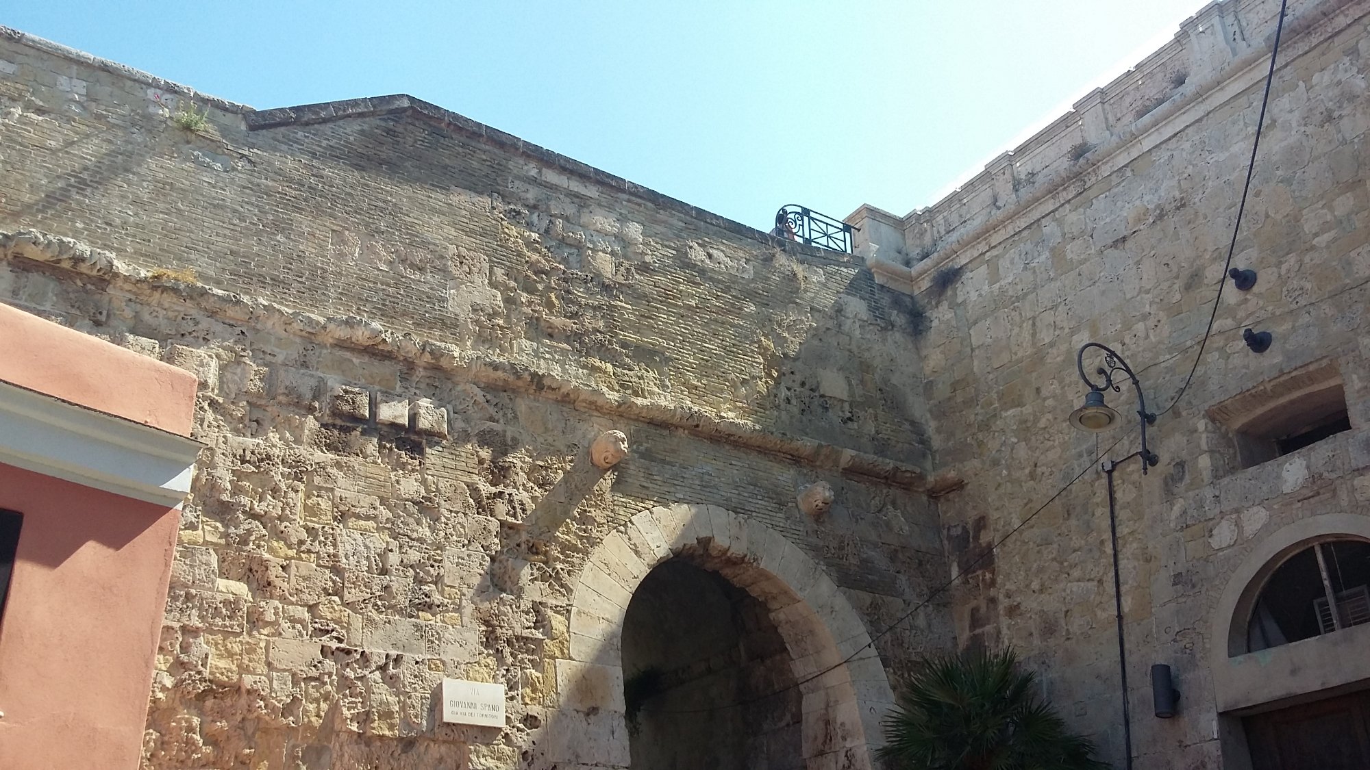 Porta Dei Due Leoni