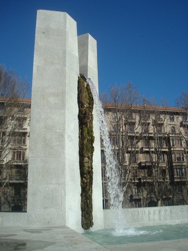 Fontana Monumento a Giuseppe Grandi