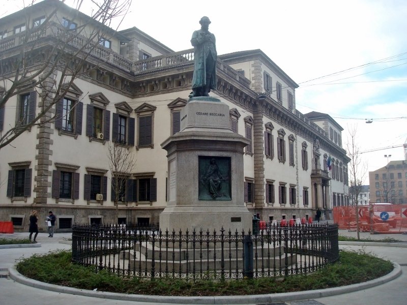 Monumento a Cesare Beccaria