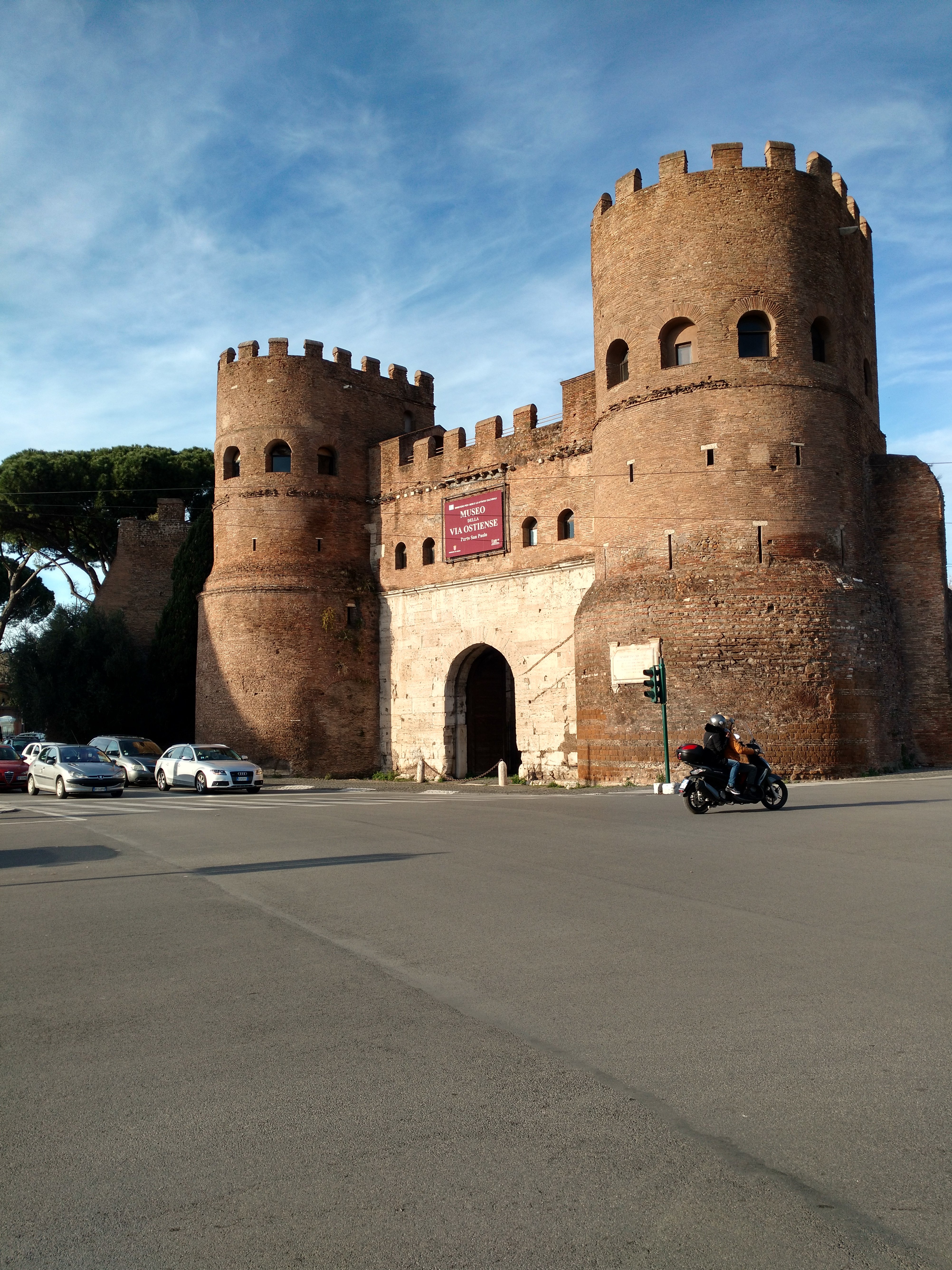 Porta San Paolo e Museo della Via Ostiense