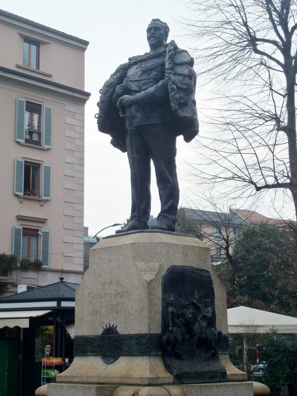Monumento a Giuseppe Dezza