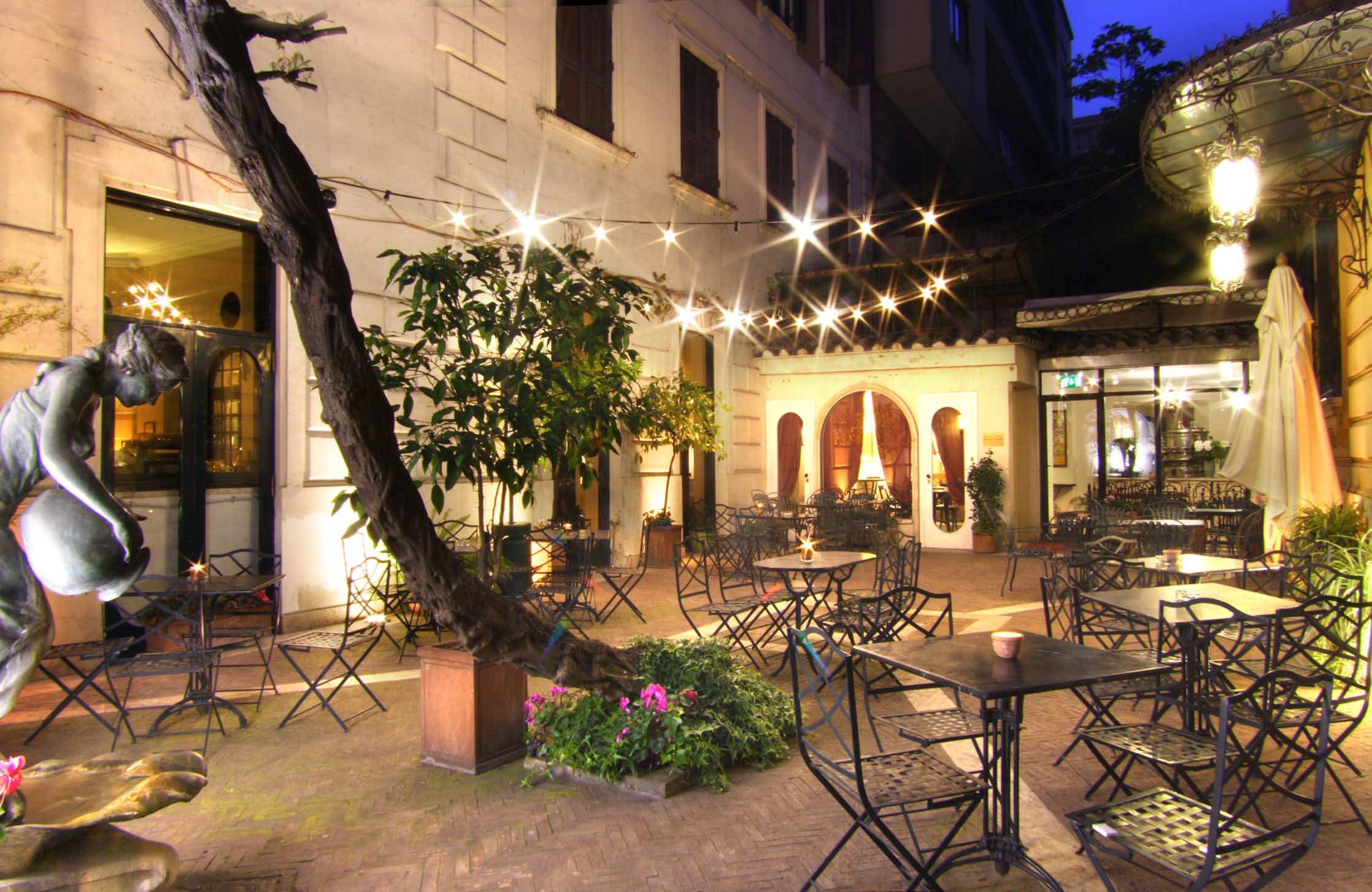 Hotel Locarno Bar & Kitchen
