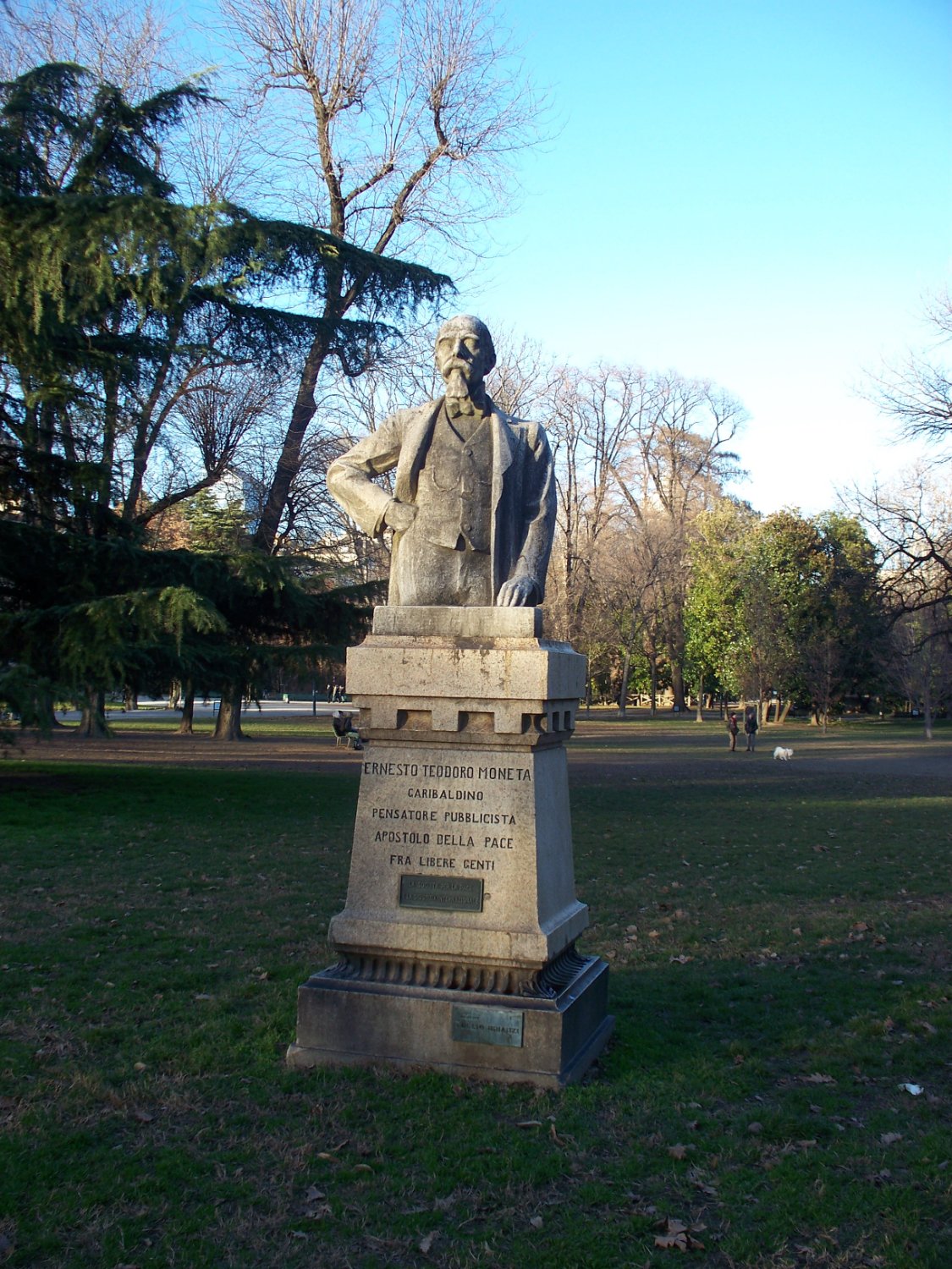 Monumento a Ernesto Teodoro Moneta