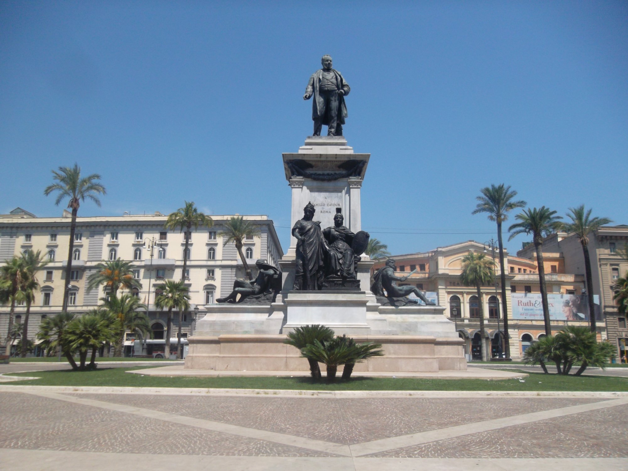 Monumento a Camillo Cavour