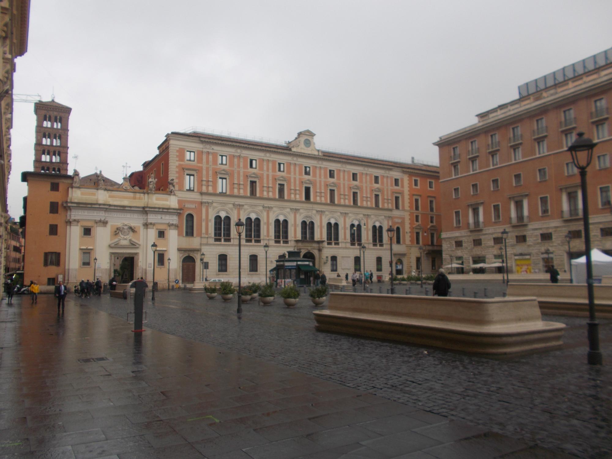 Piazza San Silvestro