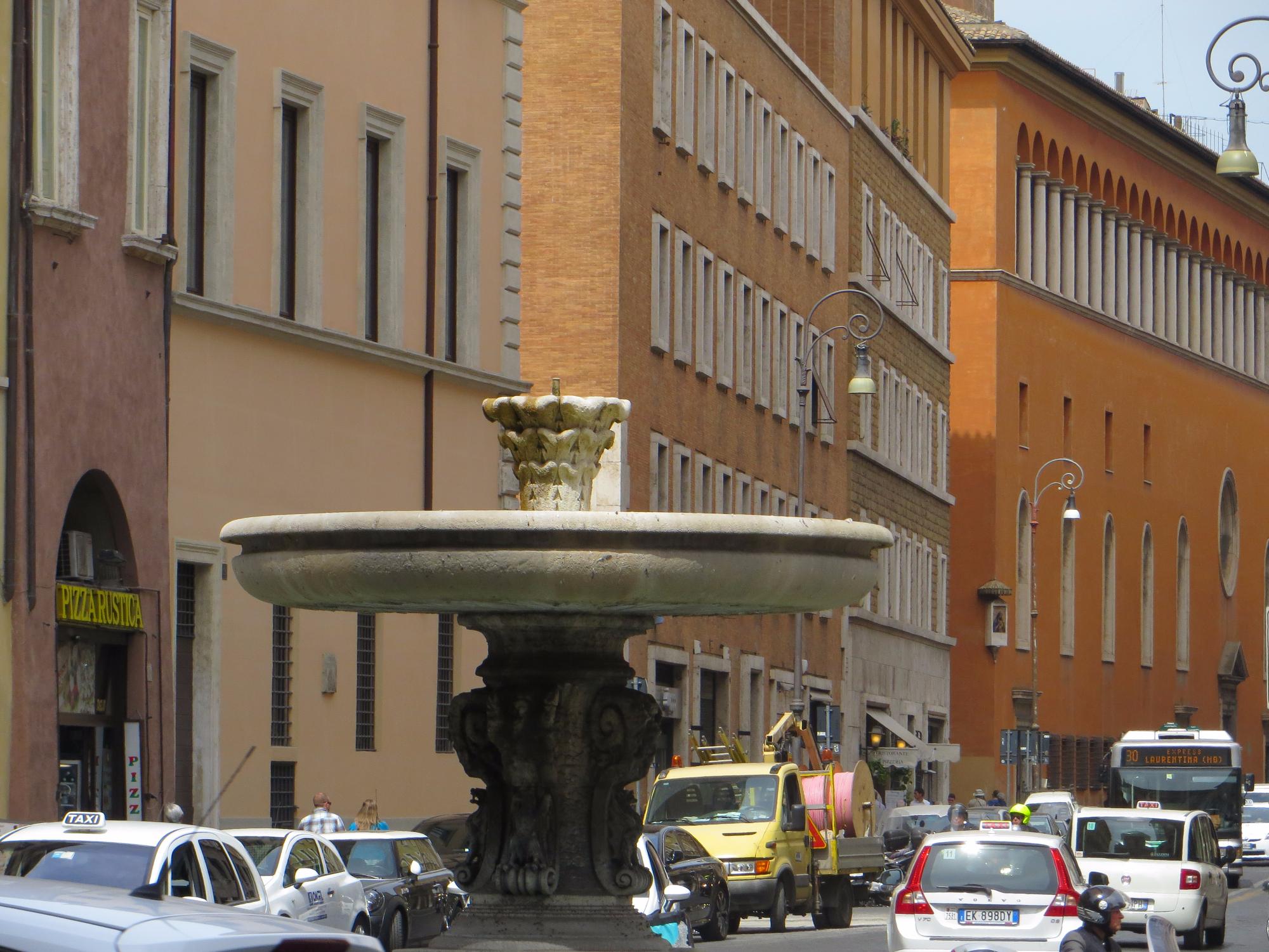 Fontana Di Piazza Sant'andrea