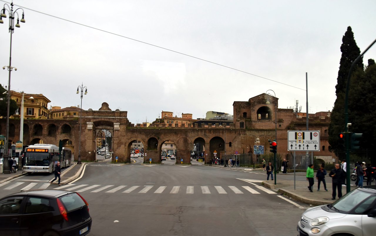 Porta San Giovanni