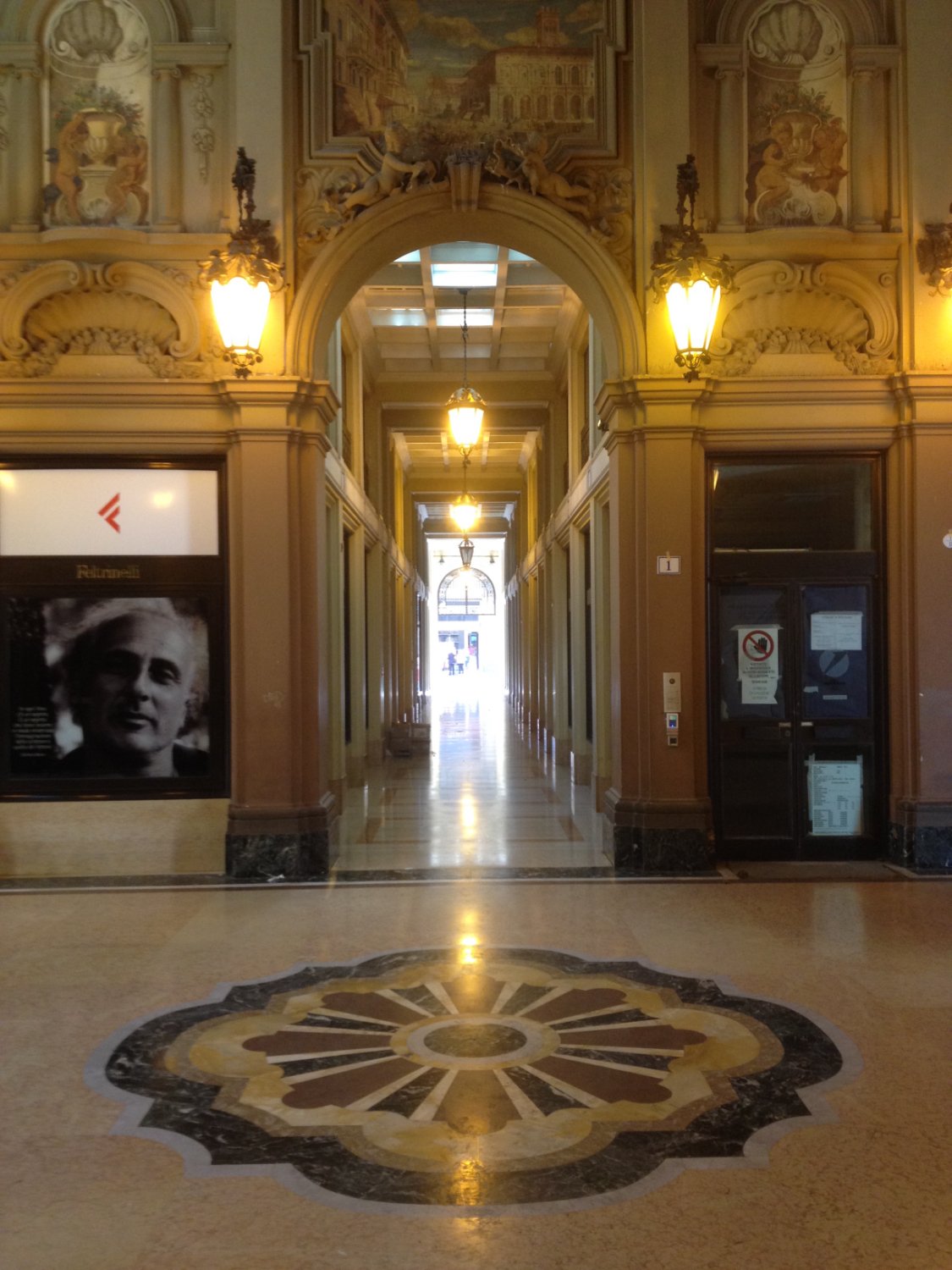 Galleria Acquaderni e Palazzo Unicredit