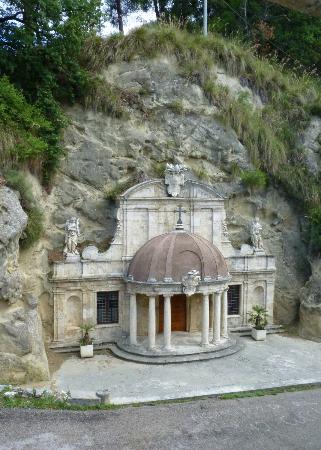 Tempietto di Sant'Emidio alle Grotte