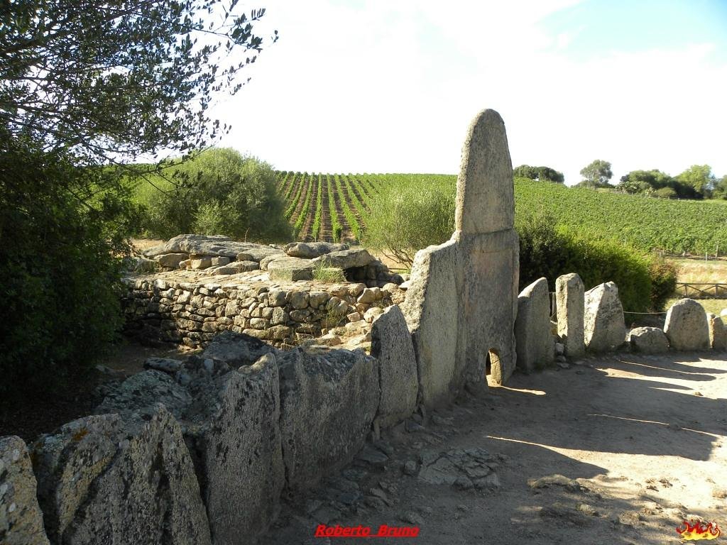 Tomba dei Giganti di Coddu Vecchiu