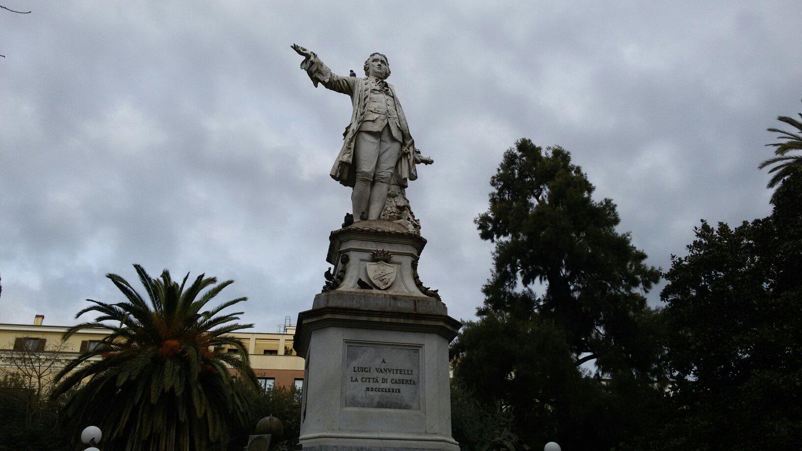 Monumento a Luigi Vanvitelli