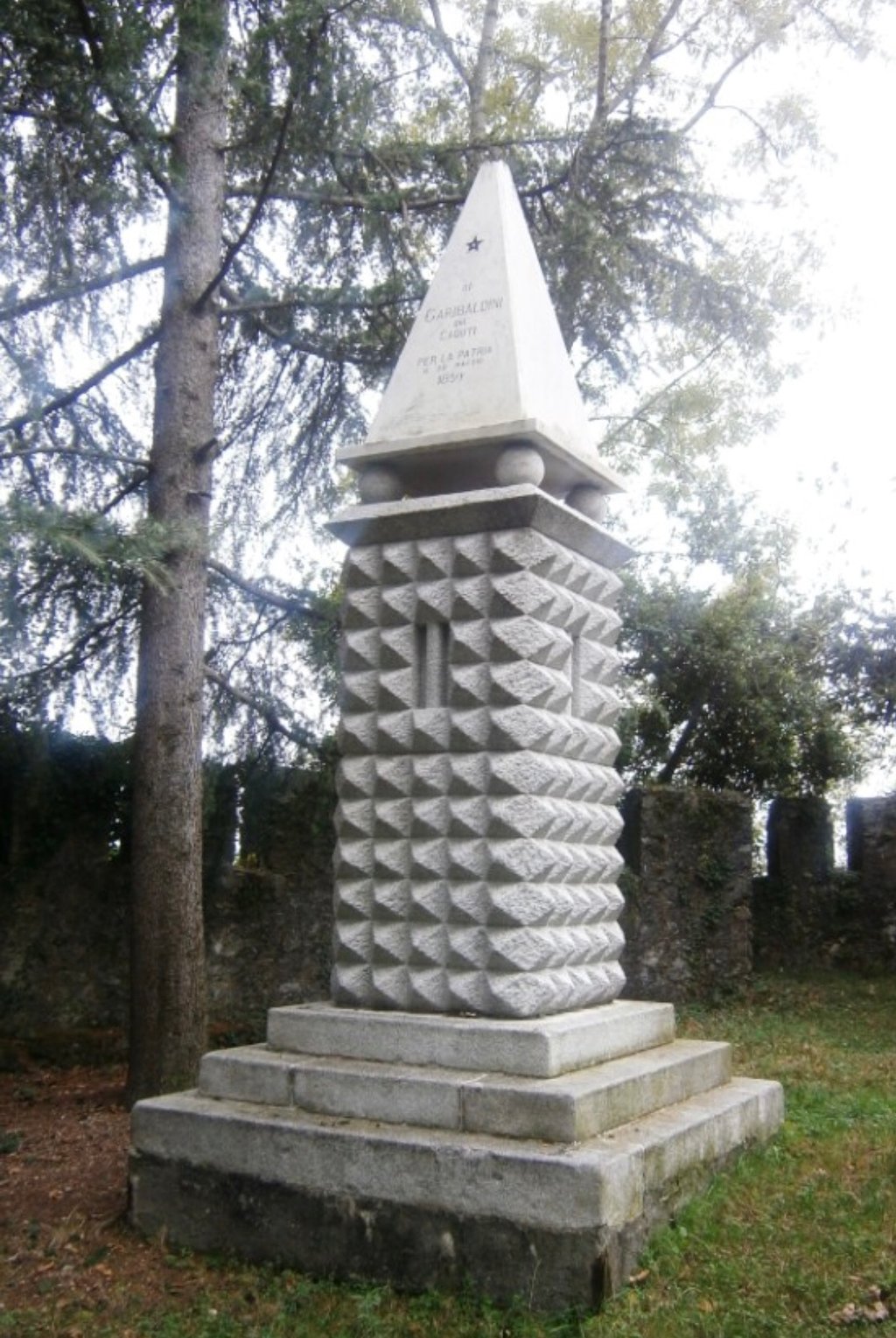 Monumento ai Garibaldini Caduti nella Battaglia di Laveno