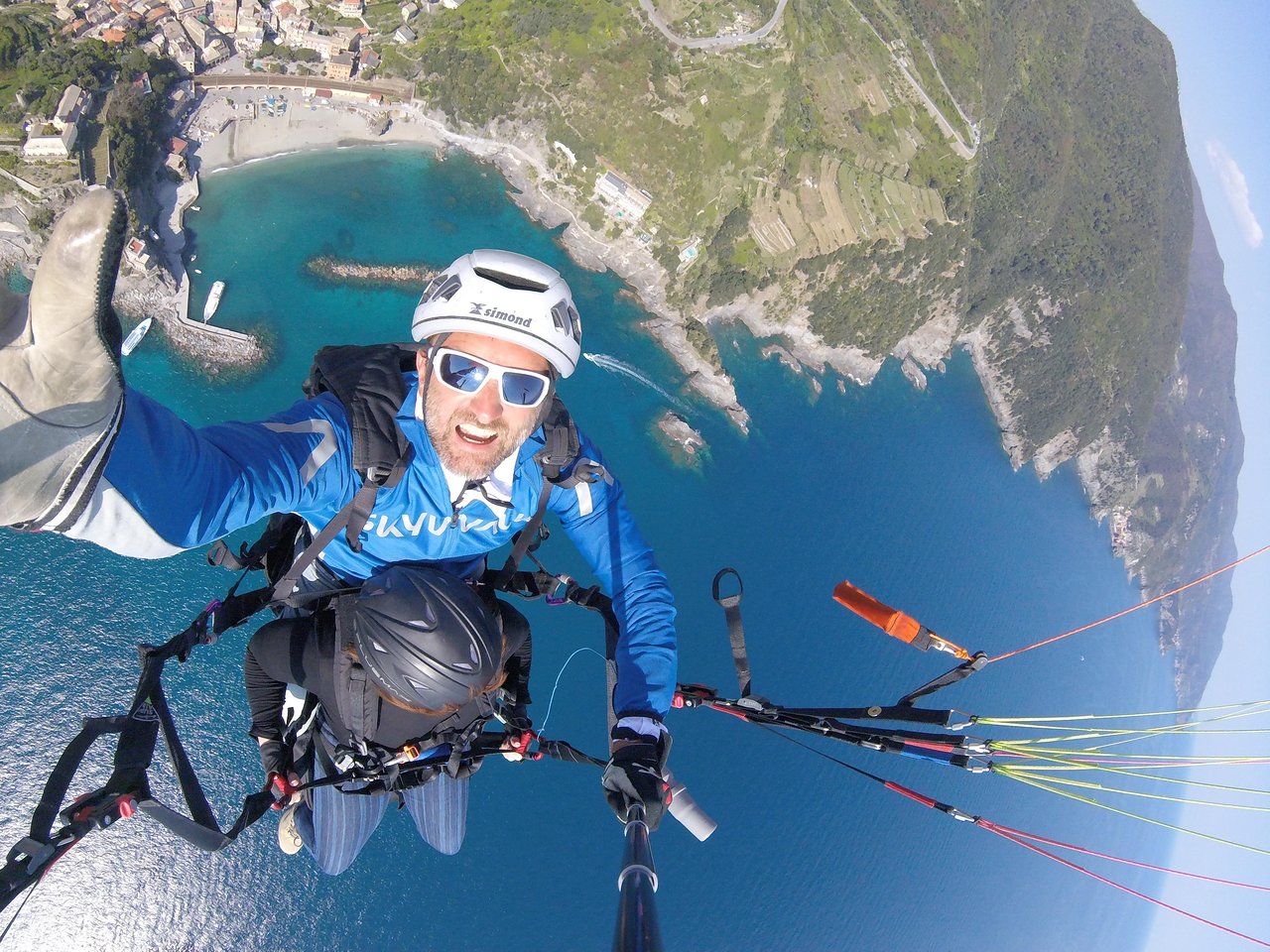 cinque terre paragliding