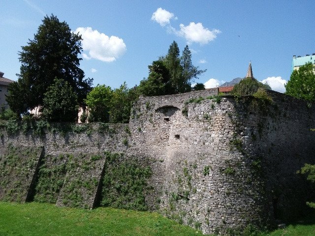 Resti della Cinta Muraria del Borgo Fortificato