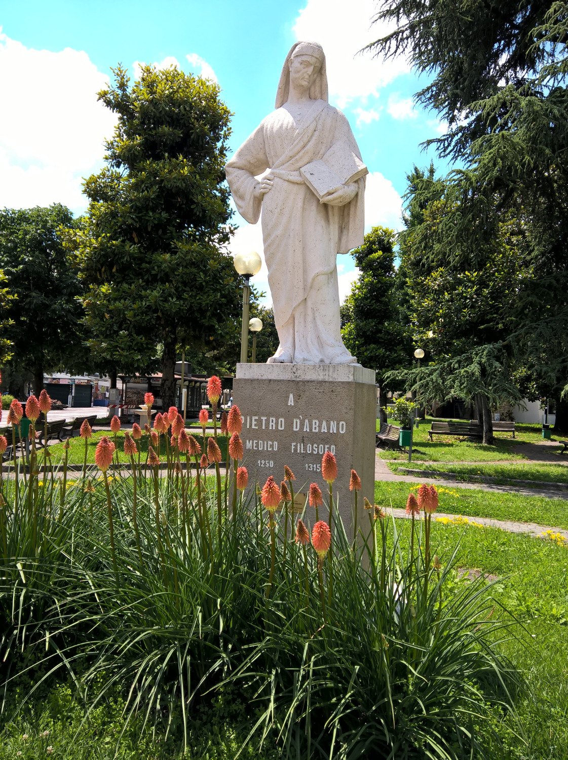 Statua di Pietro d'Abano